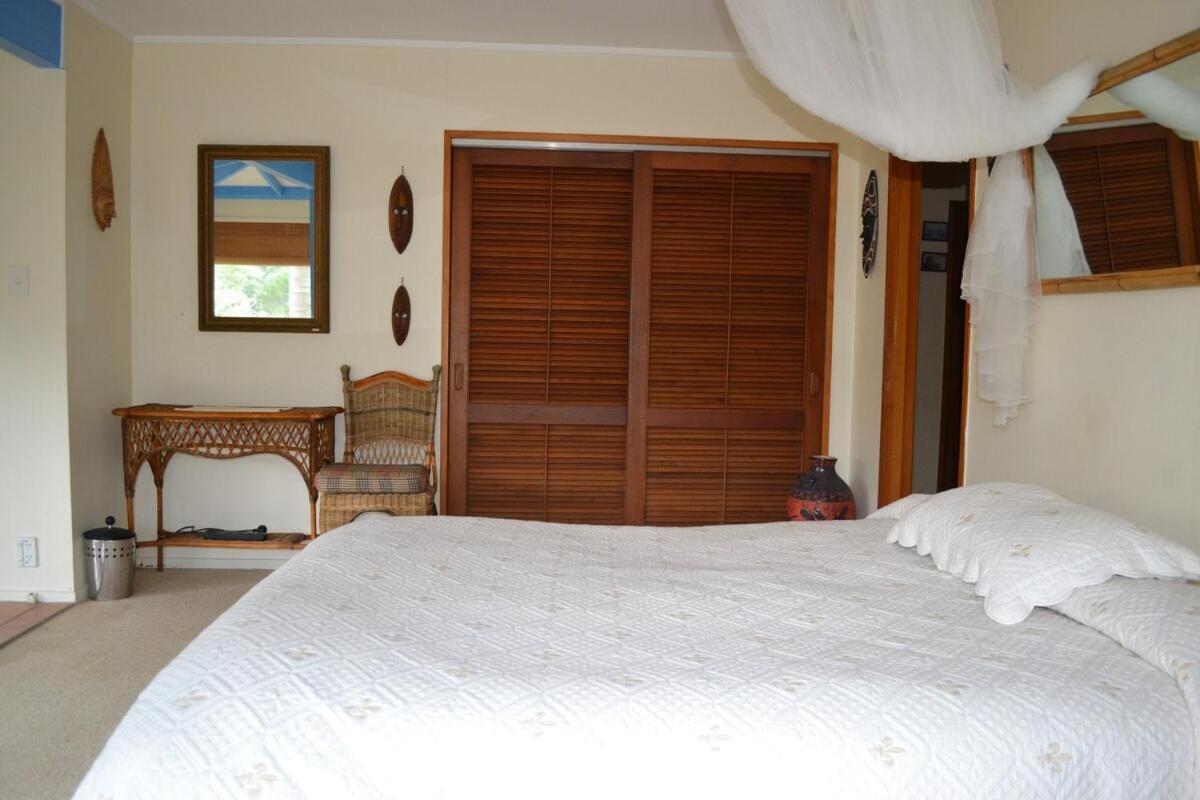 Great Barrier Oasis Lodge Tryphena 外观 照片