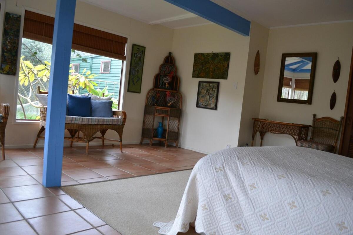 Great Barrier Oasis Lodge Tryphena 外观 照片