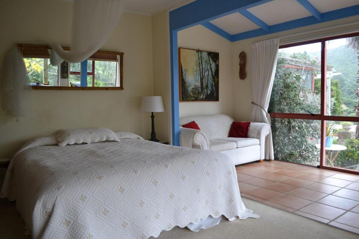 Great Barrier Oasis Lodge Tryphena 外观 照片